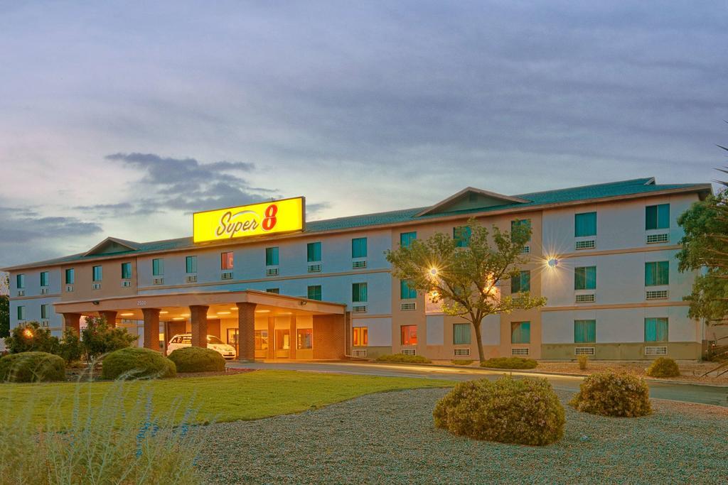 Super 8 Albuquerque/Midtown Hotel Екстериор снимка
